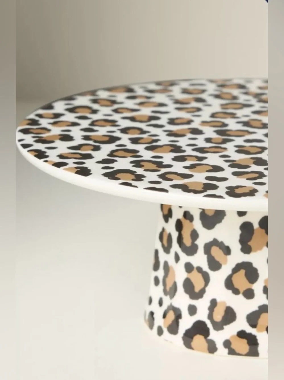 ▪️NWT Anthropologie Chinzware Leopard Stoneware Cake Stand